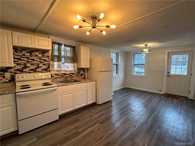 Building Photo - 55-57 Burlingham Rd