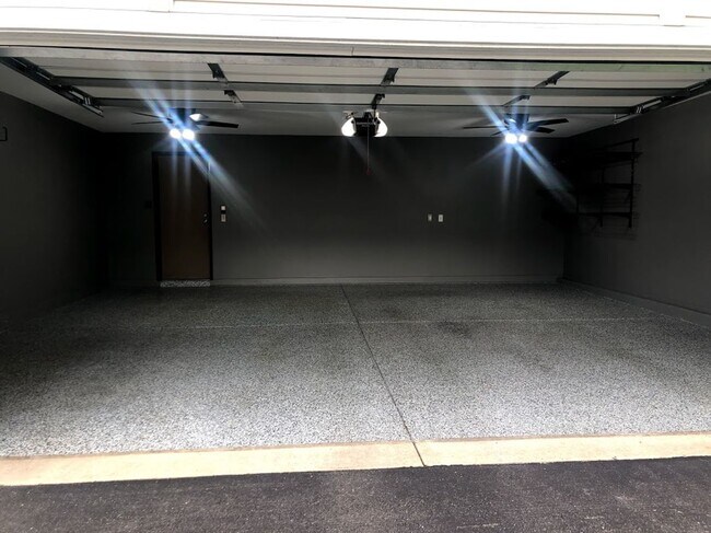 Building Photo - Behrell Condo