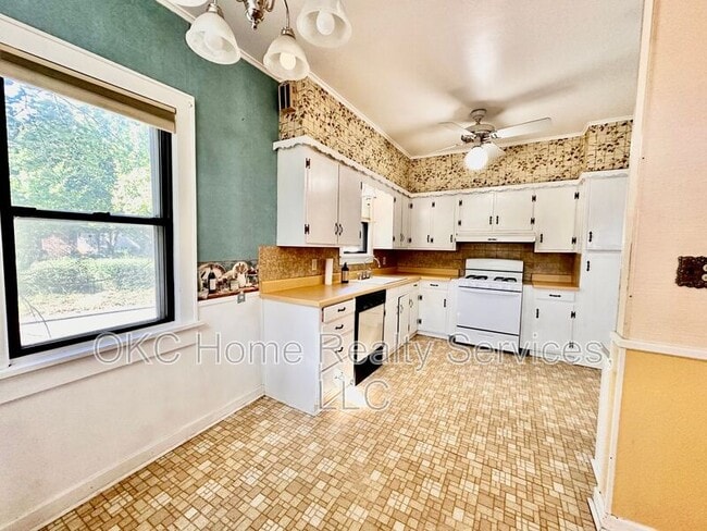 Building Photo - 1947 NW 20th St