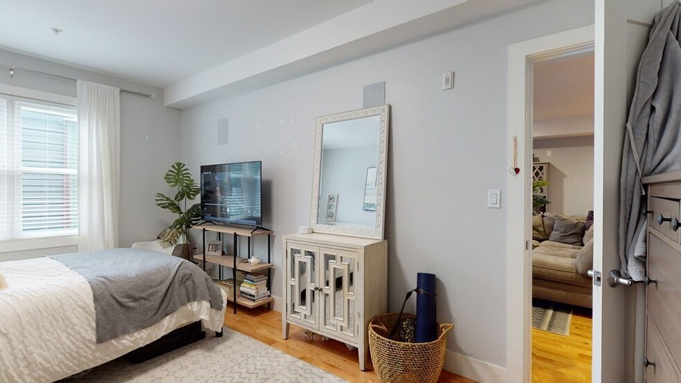 Building Photo - 339 W Broadway