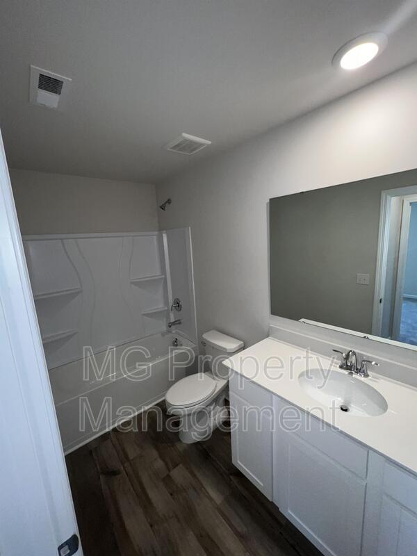 Building Photo - 1367 Woodhouse Dr