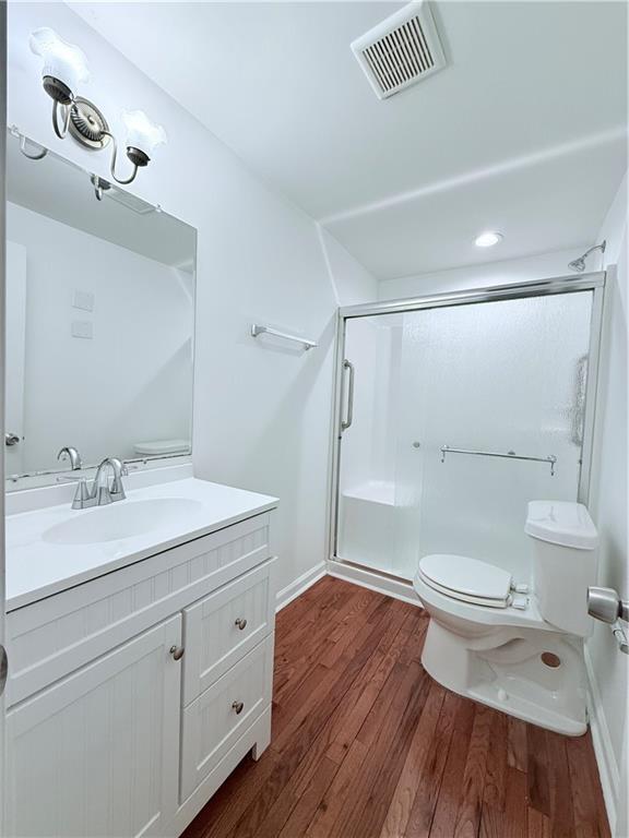 Building Photo - 3235 Bentwood Close