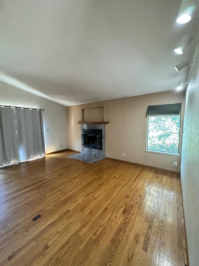 Building Photo - 2431 Rifle Range Dr