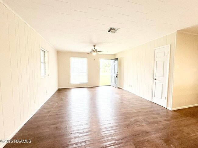 Building Photo - 120 Lindsey Cir