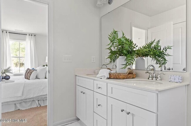 Building Photo - 3095 Day Dream Ln
