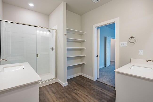 Building Photo - AVAILABLE NOW! GORGEOUS 4 BEDROOM DUPLEX LOCATED IN MIDLOTHIAN ISD!