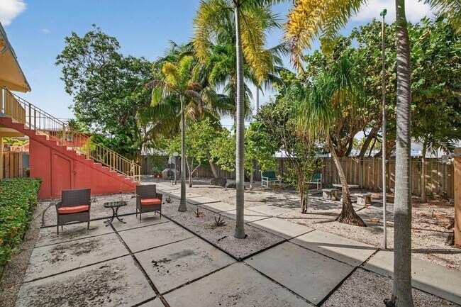 Building Photo - 2624 NE 30th Pl