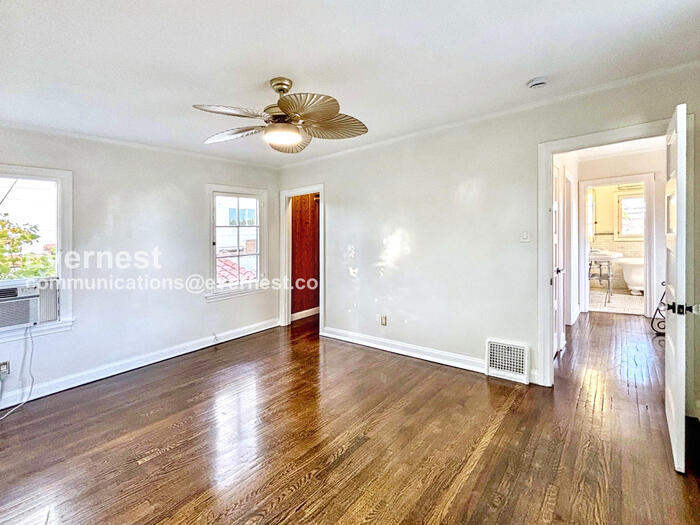 Building Photo - 132 N Crescent Heights Blvd
