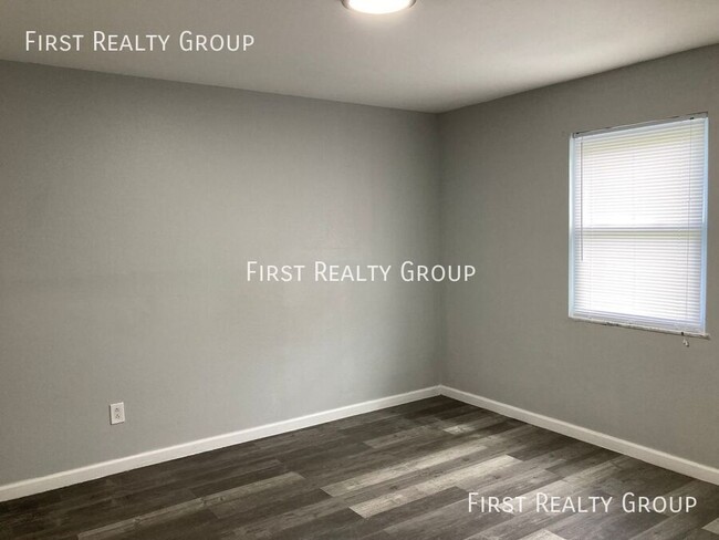 Building Photo - 305 N Broadway-#3