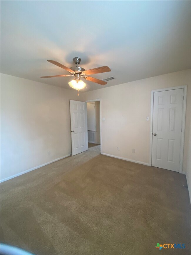 Building Photo - 6111 Graphite Dr