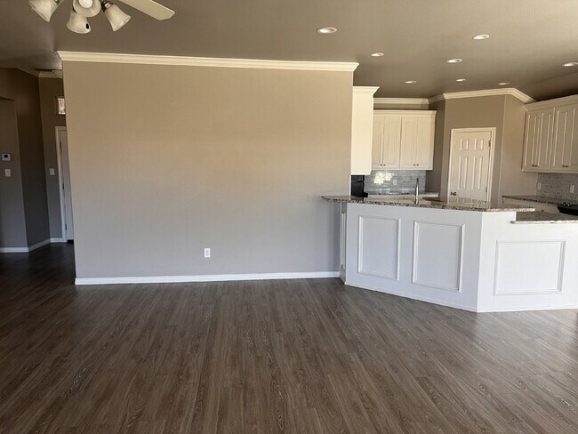 Building Photo - 3 Bedroom Home in Shallowater