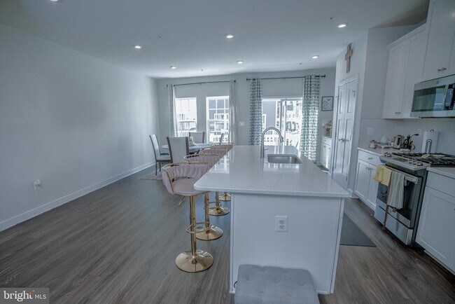 Building Photo - 8210 Goldstone Ct