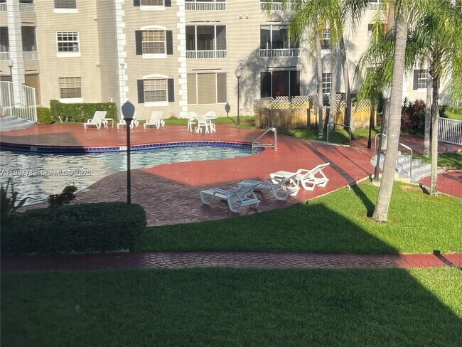 Building Photo - 2880 N Oakland Forest Dr