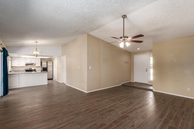 Building Photo - 2113 N Los Altos Dr