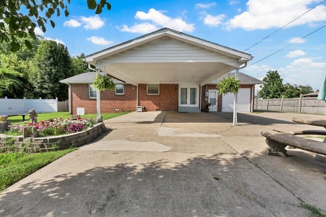 Building Photo - 130 Union Hall Rd