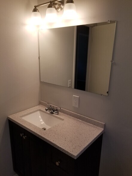 Building Photo - 209 S Hooker St