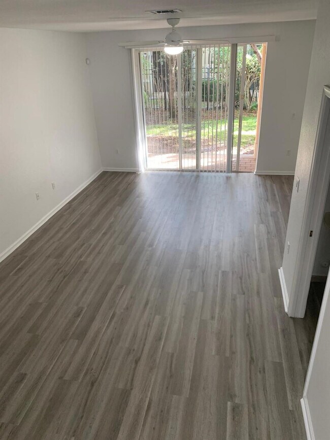 Building Photo - 2663 SW 82nd Ave