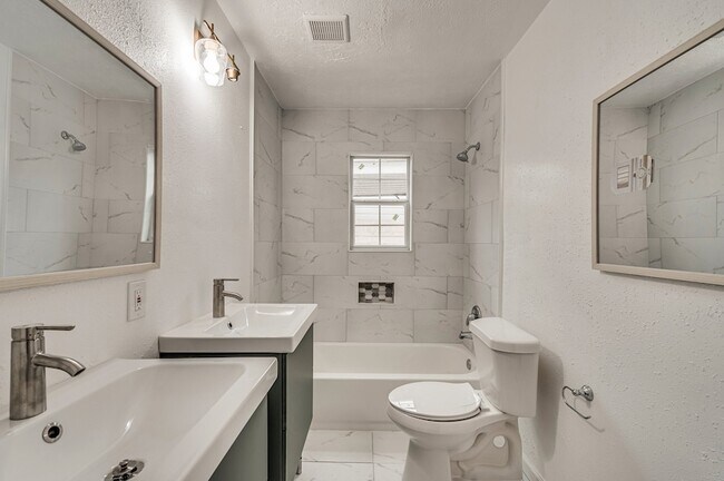 Building Photo - 2110 Aggie Dr