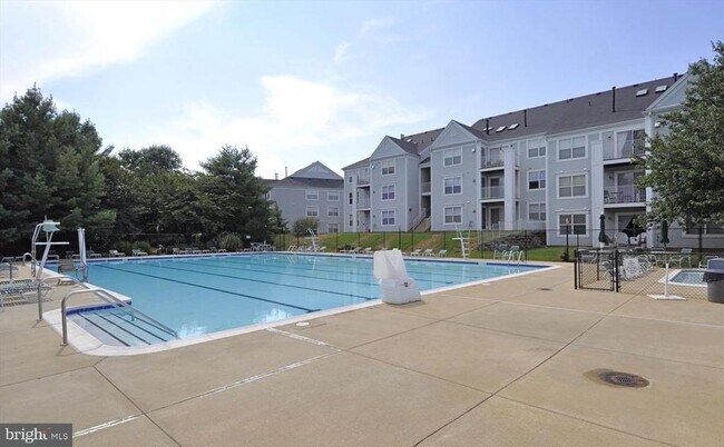 Building Photo - 10003 Vanderbilt Cir