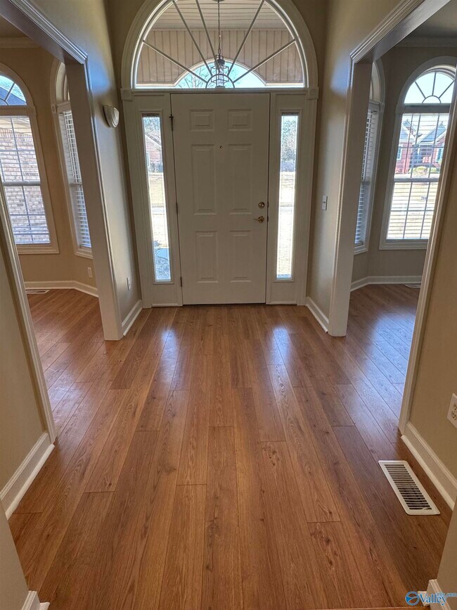 Building Photo - 101 Willowmere Cir