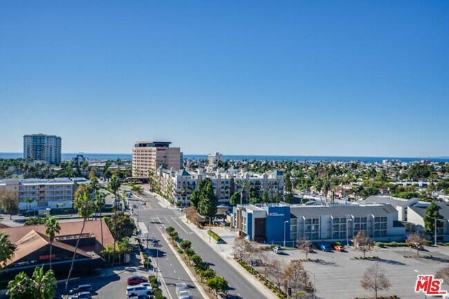 Building Photo - 4265 Marina City Dr