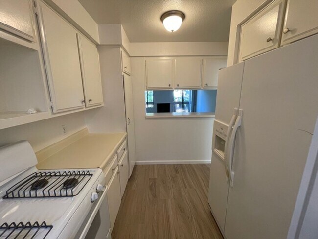 Building Photo - SHERMAN OAKS!!!: FANTASTIC 2 BEDROOM + 1 1...