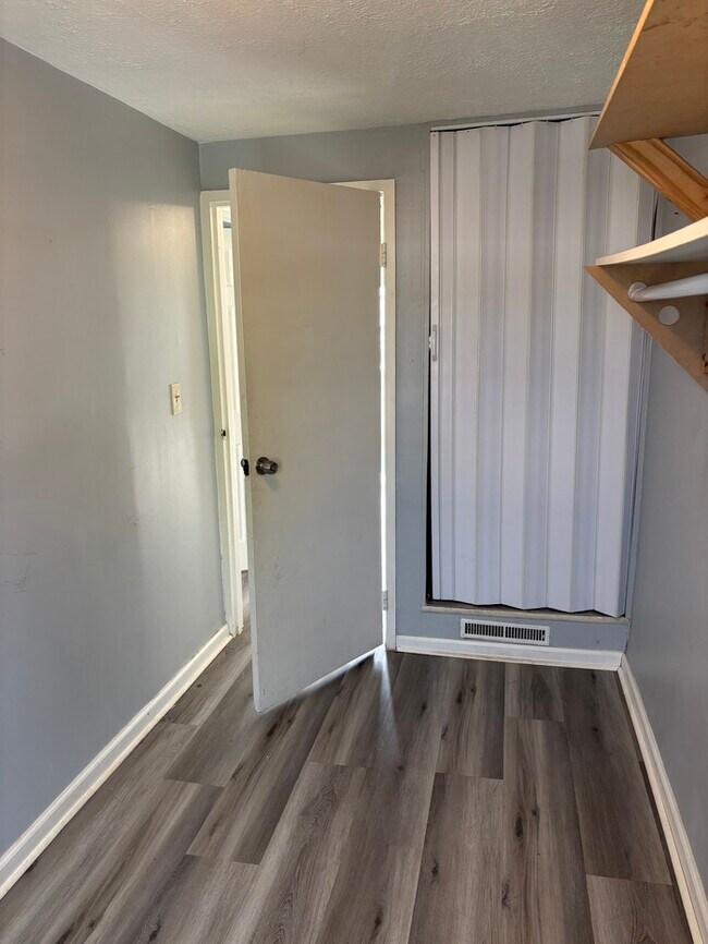 Building Photo - 4 bedroom townhouse Dundalk