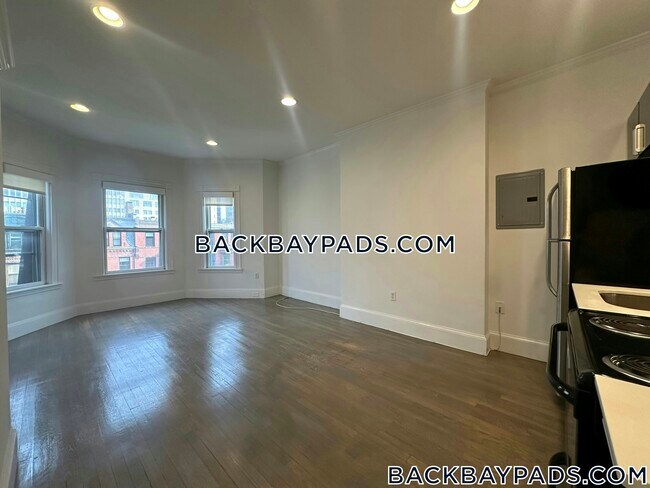 Building Photo - 225 Newbury St