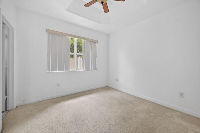 Building Photo - 1575 NE 33rd Ave