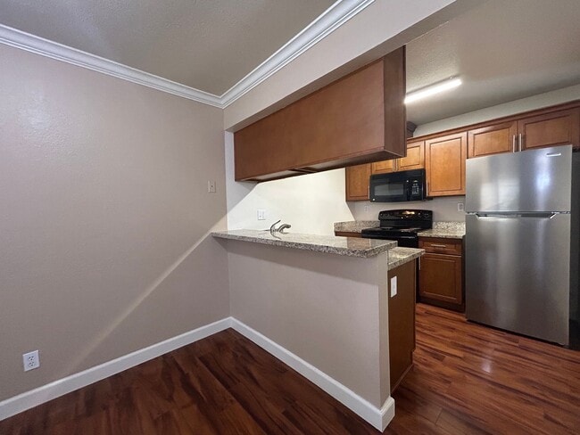 Building Photo - Move-In Ready 1BR in Sought-After Kirkwood...