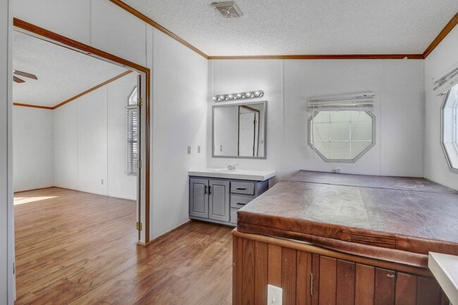 Building Photo - *SPACIOUS HOME IN PIKEVILLE SCHOOL DISTRICT*