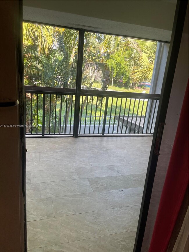 Building Photo - 6695 Racquet Club Dr