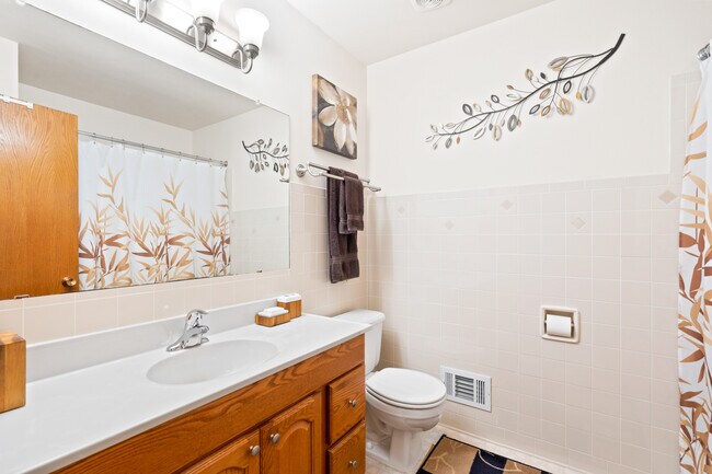 Bathroom - 1505 S 124th St