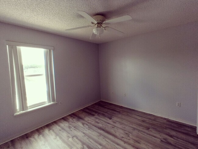 Building Photo - 17411 Woodcrest Way