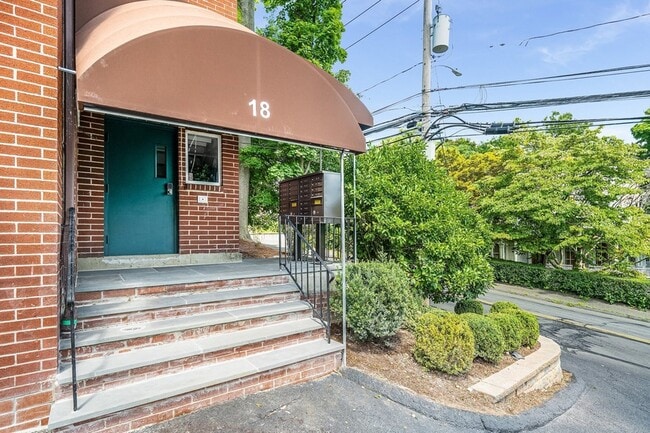 Building Photo - 18 Fairfield Ave