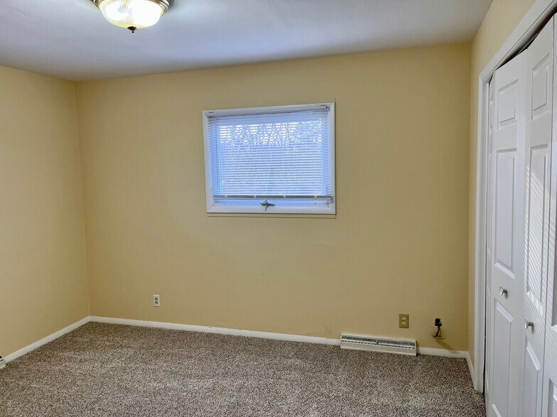 Building Photo - 221 Eisenhower Dr