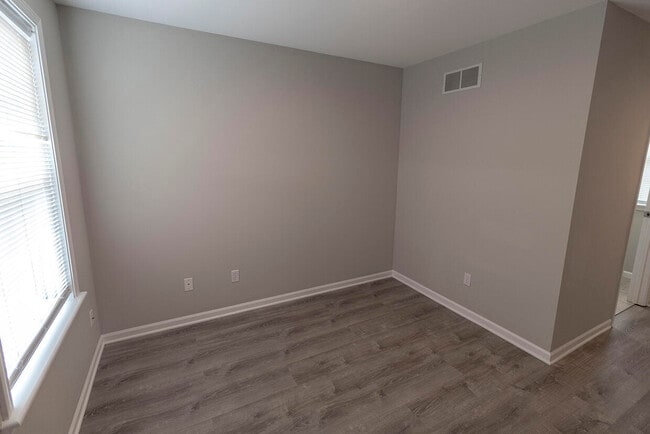 Building Photo - 1938 Center St