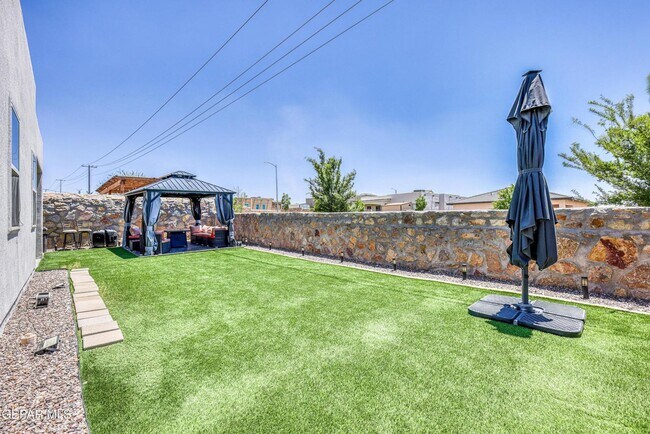 Building Photo - 12844 Haxby St