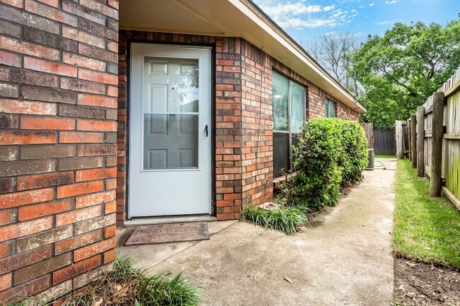 Building Photo - 1242 Misty Ln