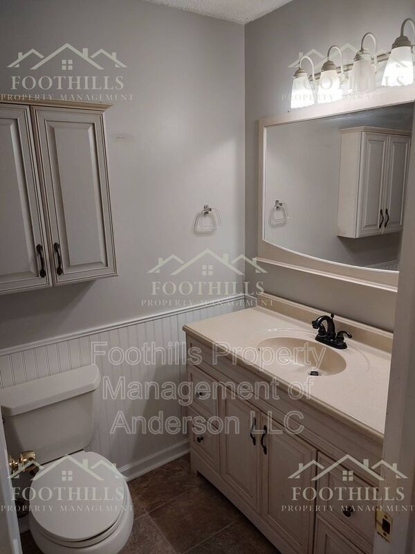 Building Photo - 505 Woodland Cir