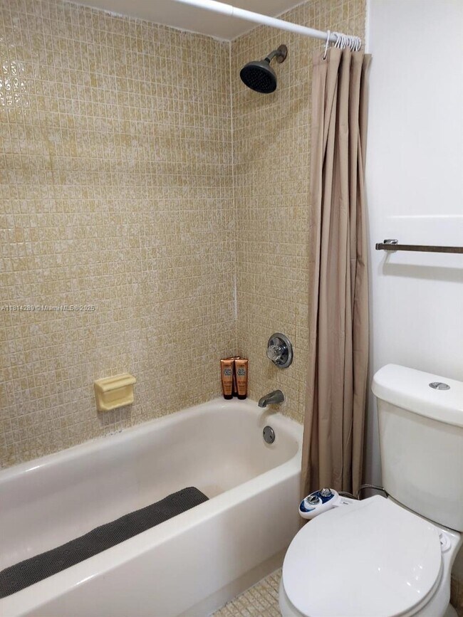 Building Photo - 3625 N Country Club Dr