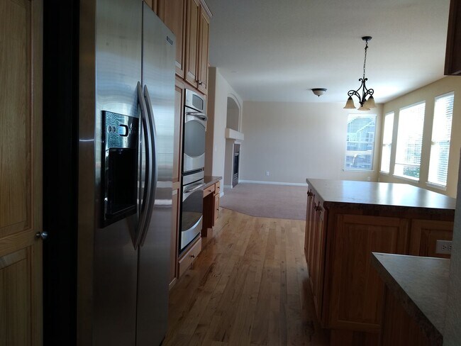Building Photo - Absolutely Stunning West Arvada/Golden Gem...