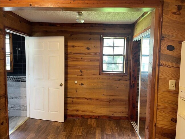 Building Photo - 325 White Oak Pl
