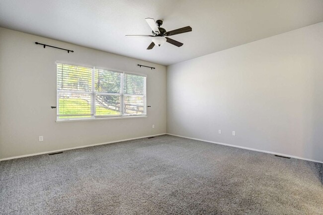 Building Photo - D20 5bdrm Home on Quiet Street in North Co...