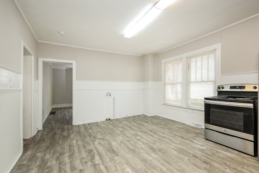 Building Photo - 306 E Guilford St