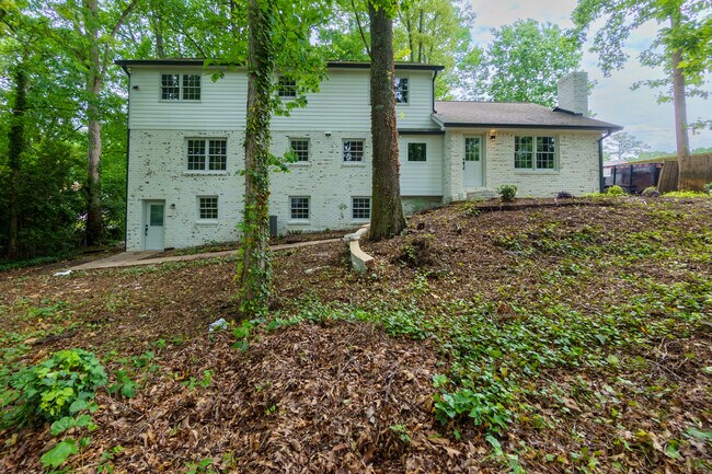 Building Photo - 280 E Valley Dr