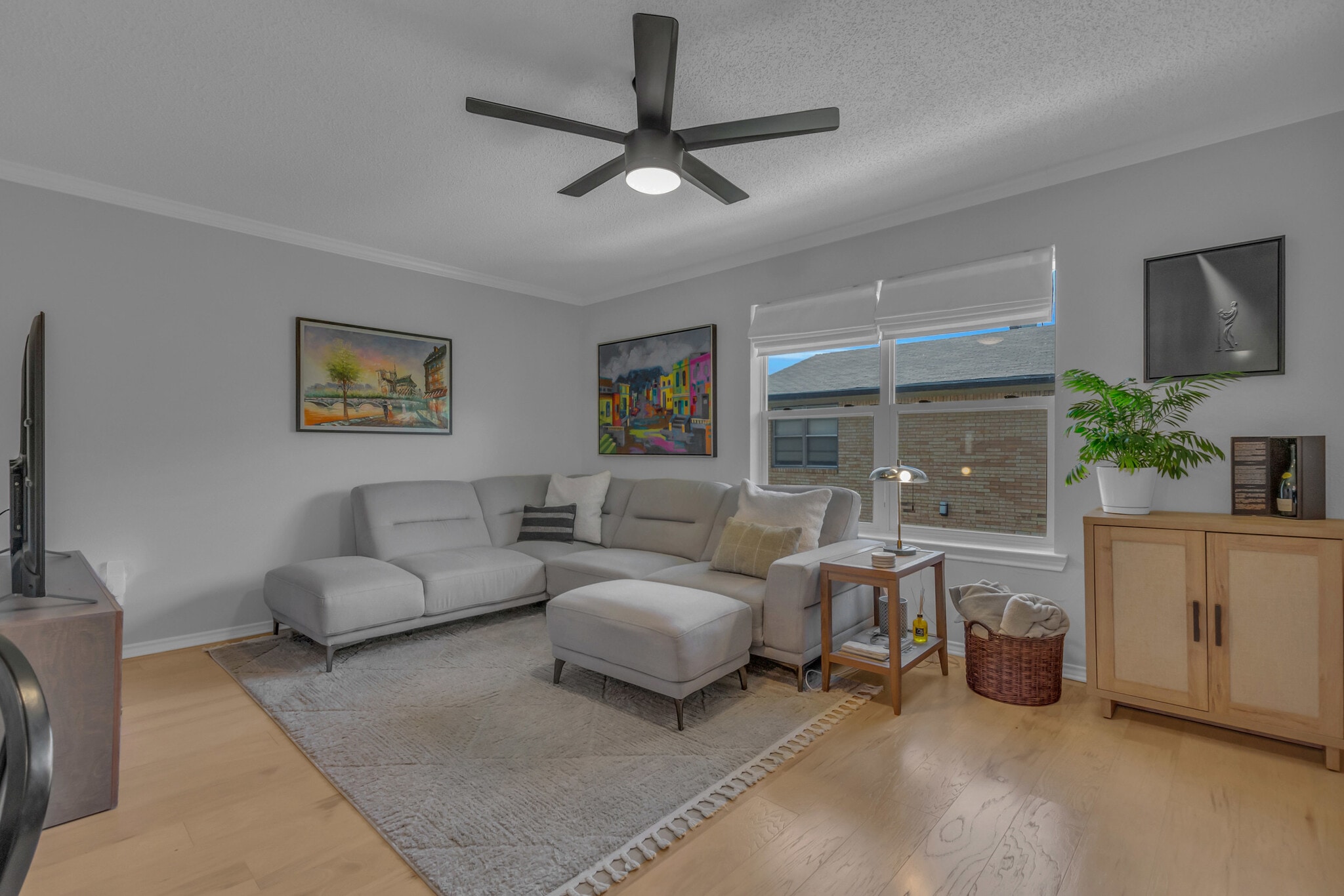 Building Photo - 5829 Sandhurst Ln