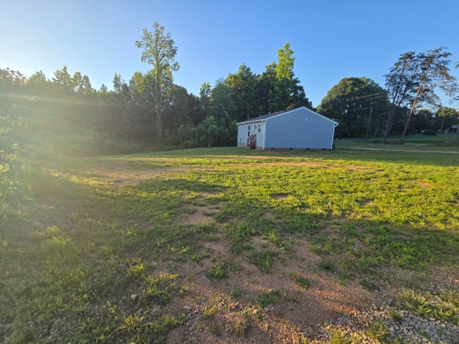Building Photo - 4633 Rainbow Dr