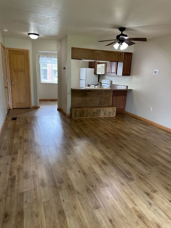 Building Photo - 2275 N Cable Rd