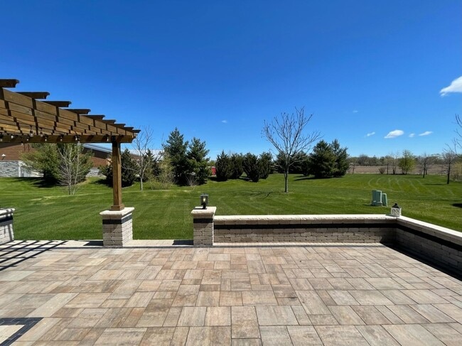 Building Photo - Single Family Home in Hoffman Estates